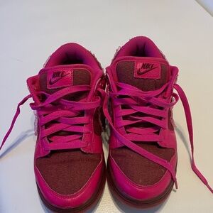 Nike Fuchsia and Burgundy‎ Sneakers